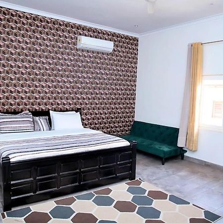 Welcoming Abode In The Heart Of Osu - Apartment 3 Accra Eksteriør billede