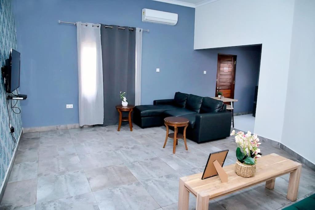 Welcoming Abode In The Heart Of Osu - Apartment 3 Accra Eksteriør billede