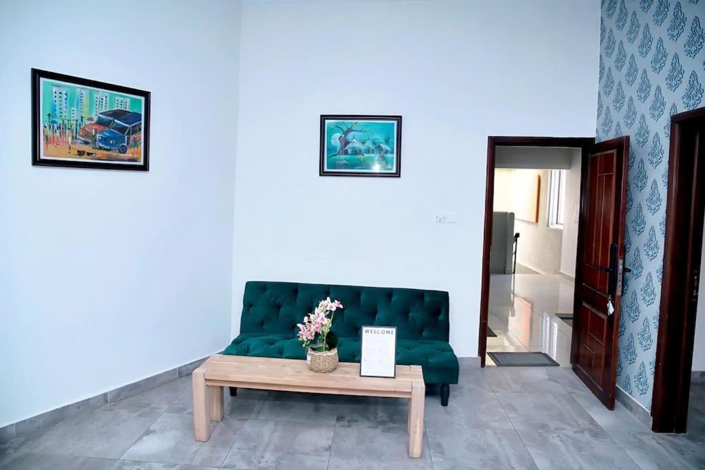 Welcoming Abode In The Heart Of Osu - Apartment 3 Accra Eksteriør billede